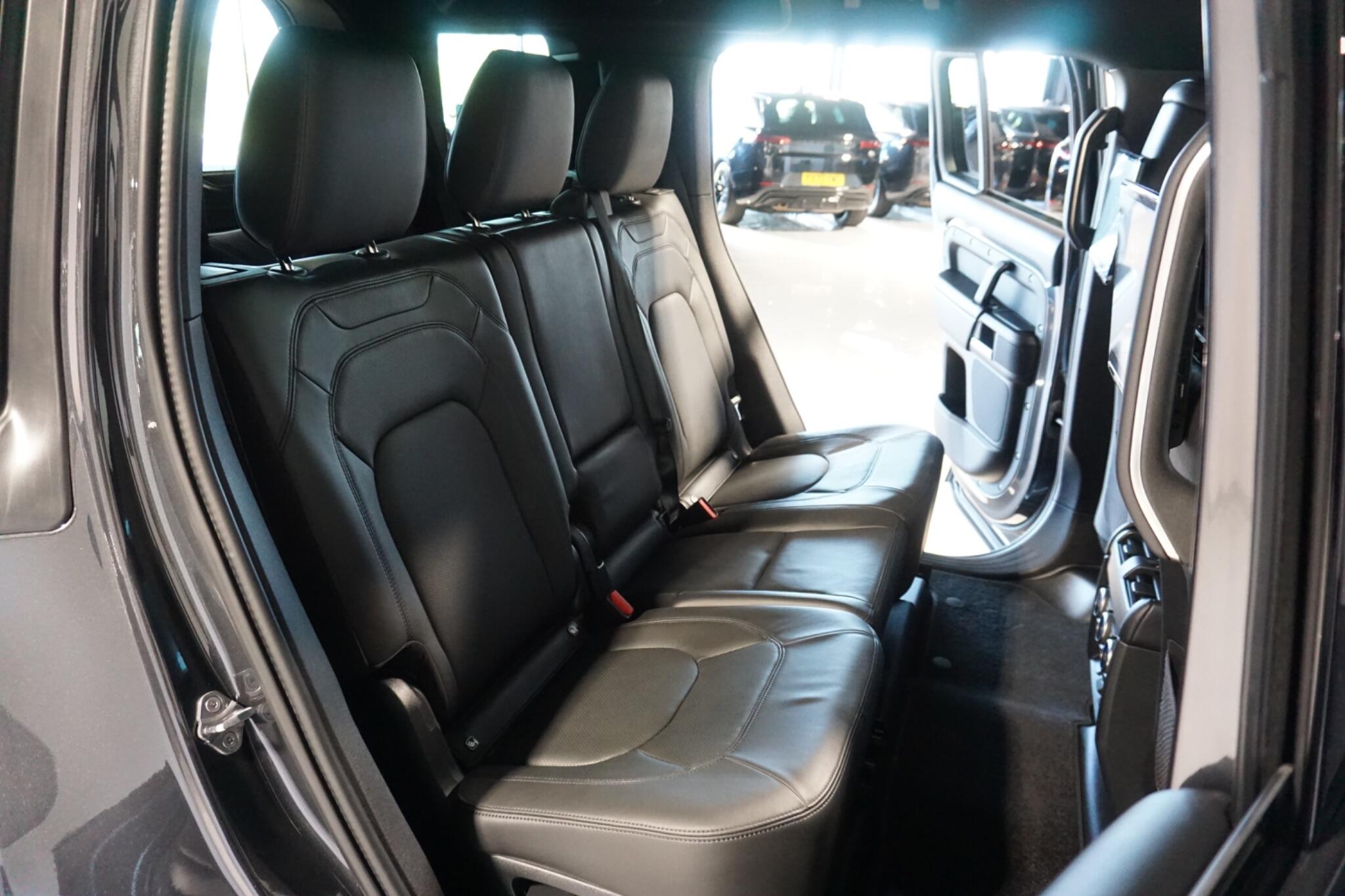 Land Rover Defender 110 3.0 D350 MHEV X-Dynamic HSE SUV 5dr Diesel Auto 4WD Euro 6 (s/s) (350 ps)